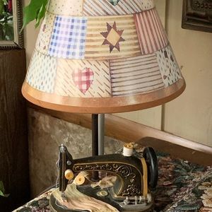 Adorable vintage sewing machine lamp.